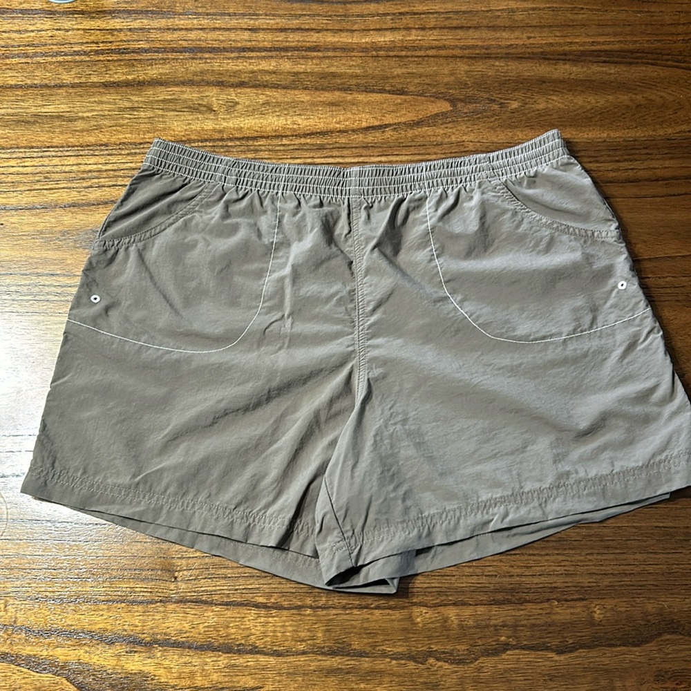 Women’s Columbia Shorts EUC Size L